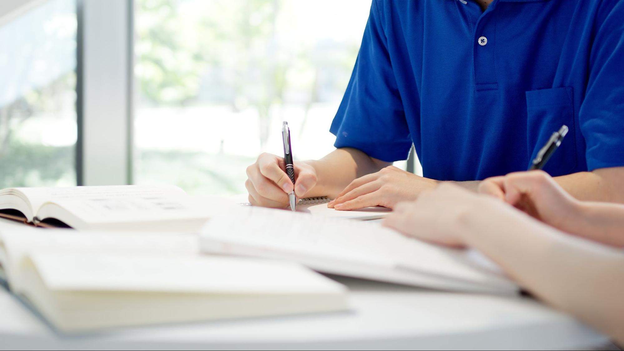 介護士になるために必要な研修・資格