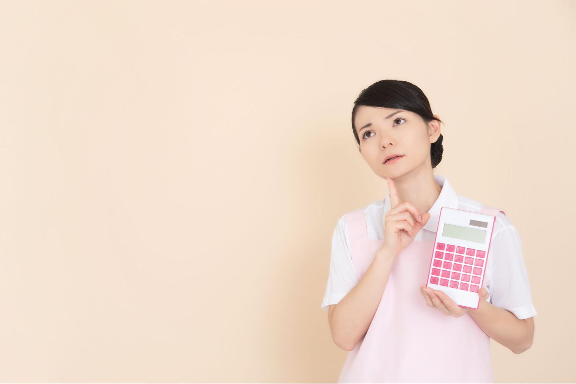 ホームヘルパーと他の介護職との給料の差