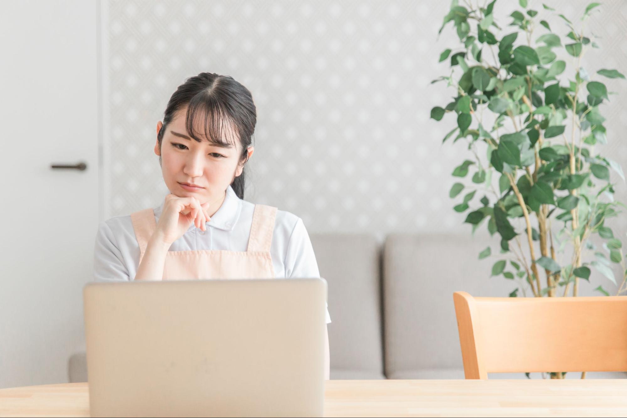 介護士は副業できる？