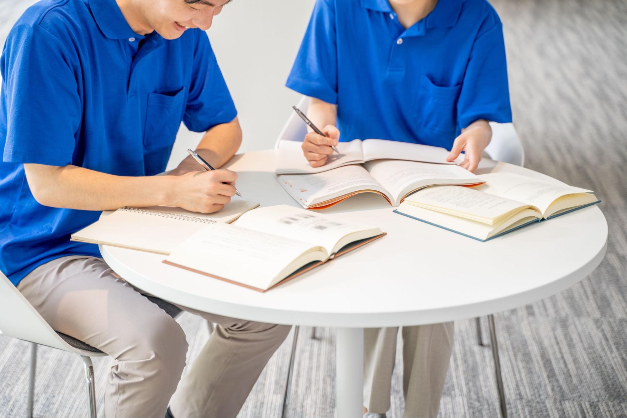 介護士が公務員試験を受けるために満たすべき受験資格