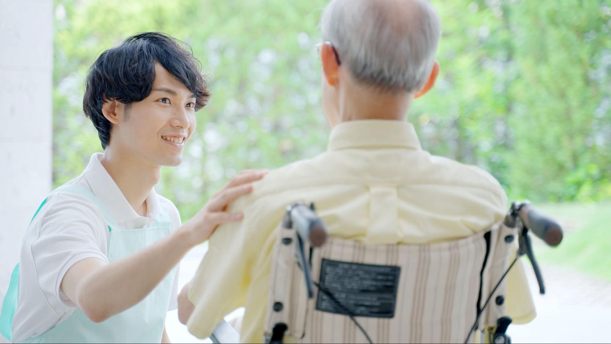 男性介護士のキャリア形成方法