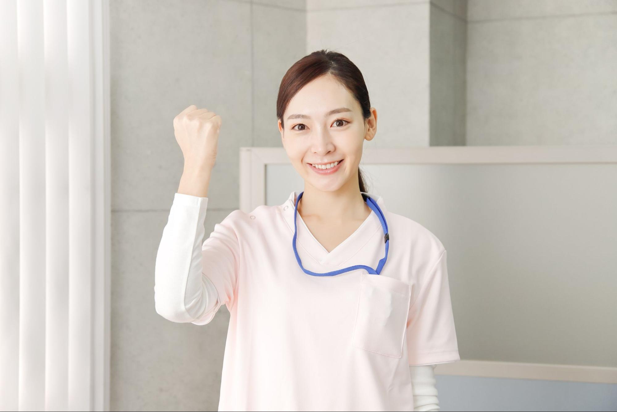 介護士の年収中央値を基準に自身の市場価値と収入を高めよう