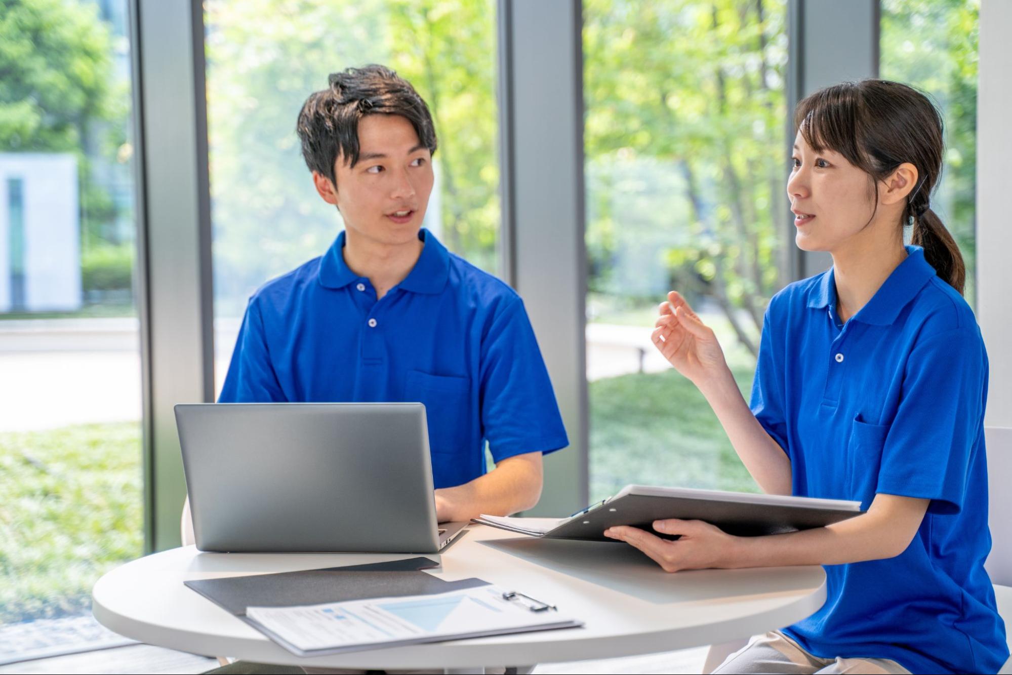介護士の男性を取り巻く現状