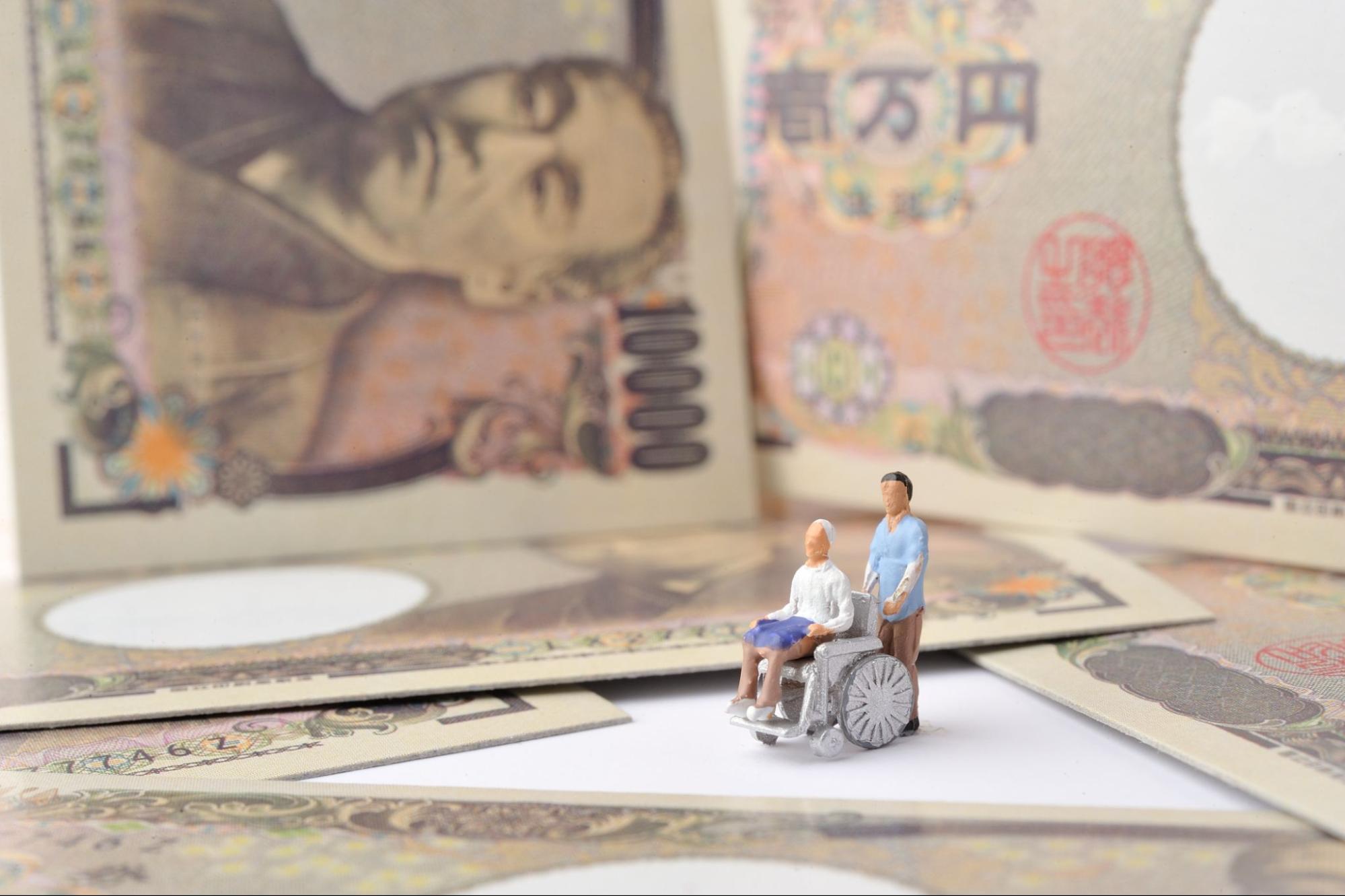 【属性別】介護職の年収データ